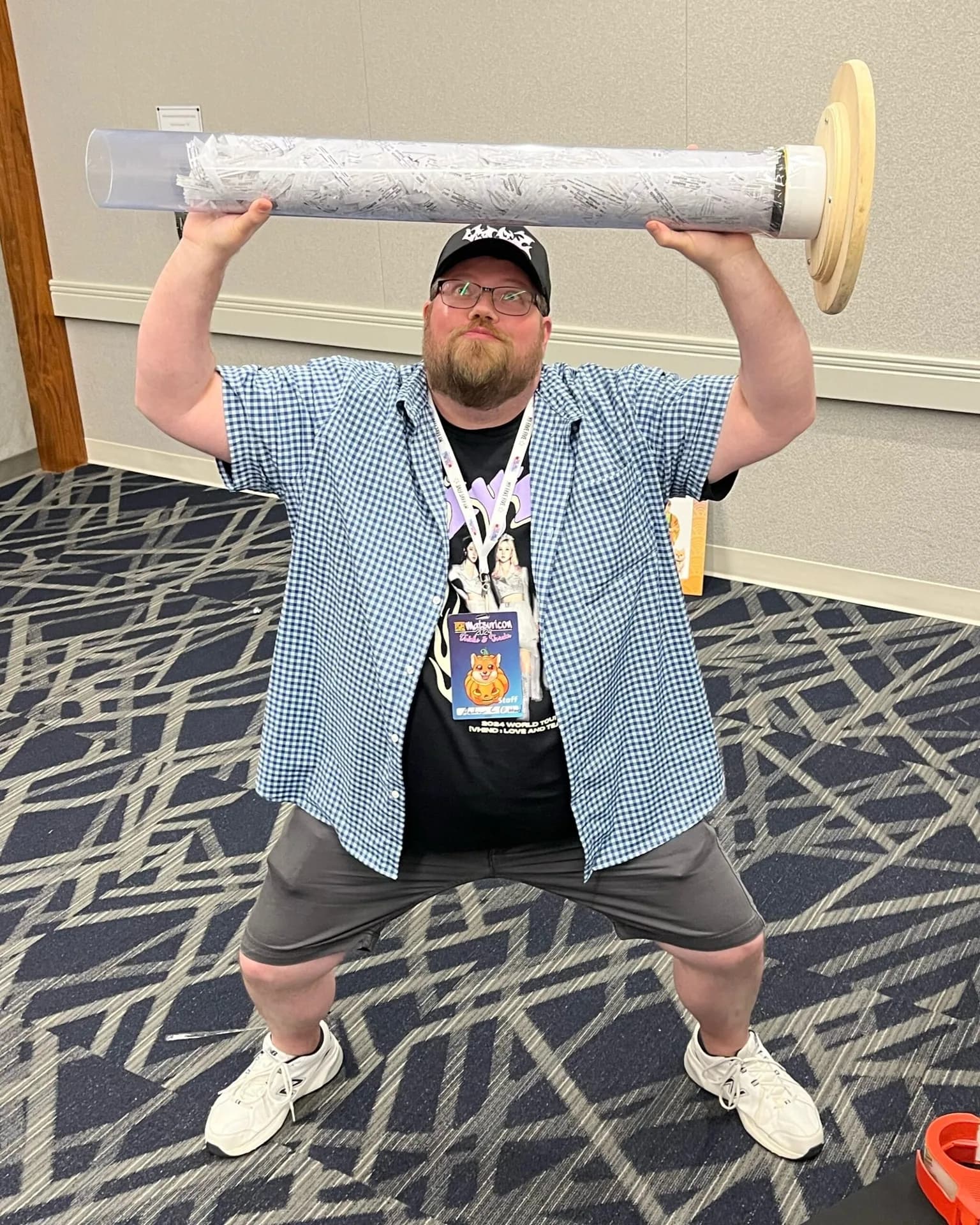 A Matsuricon attendee holds the convention's large ribbon-strip trash tower overhead.